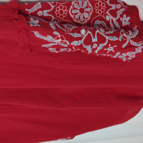 Liz Claiborne Size Small Red Boho Top with Light Blue Embroidered Flowers - Picture 6 of 6